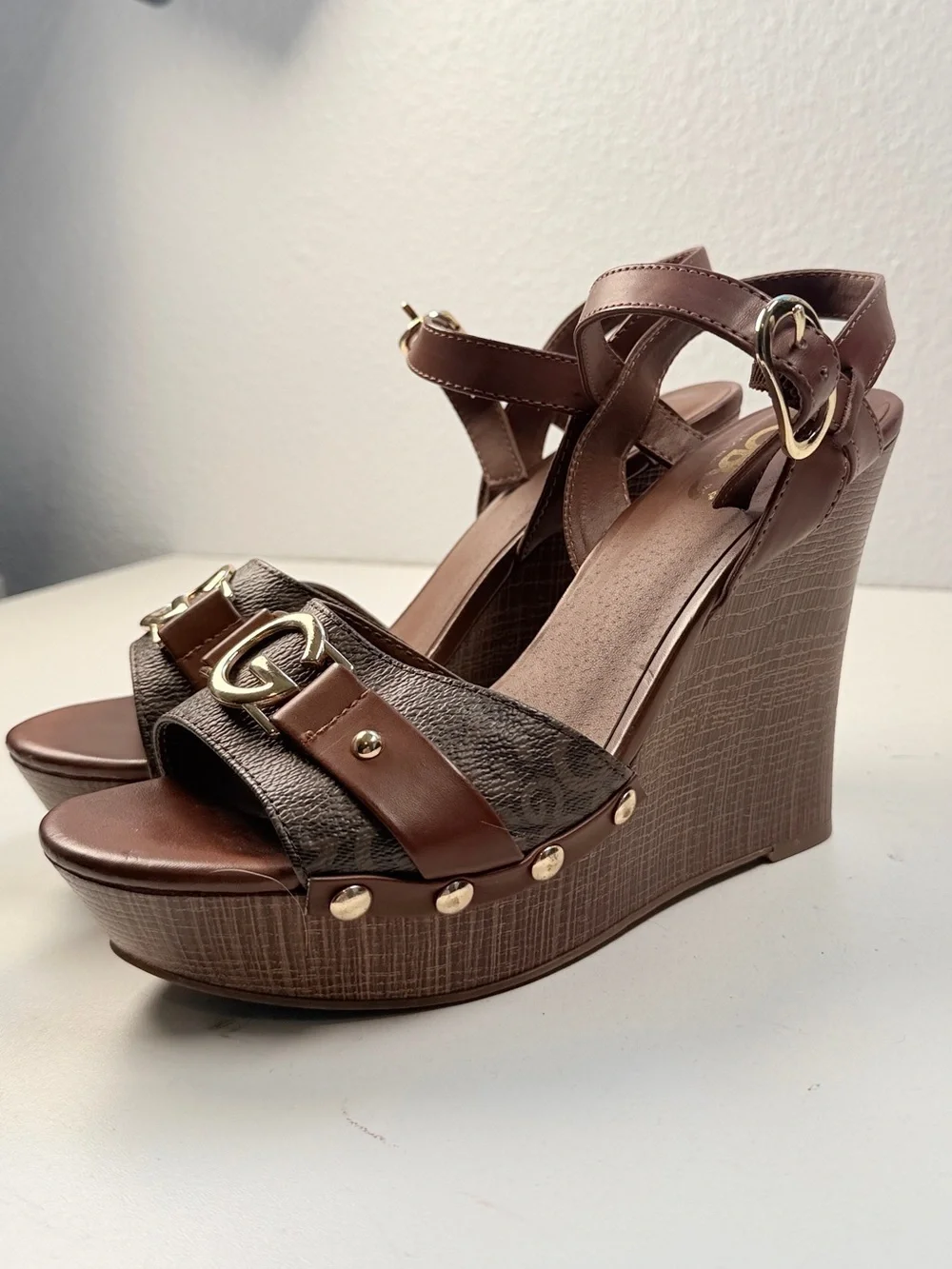 Guess GBG Los Angeles Brown Logo Print Platform Wedge Sandals Size 8M